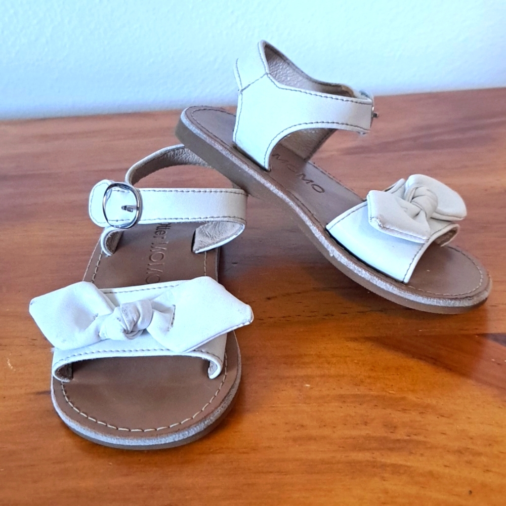 White Strap Otter Momo Sandals size 6 Girls Summer